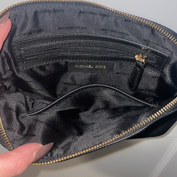 Michael kors crossbody - Picture 3 of 3